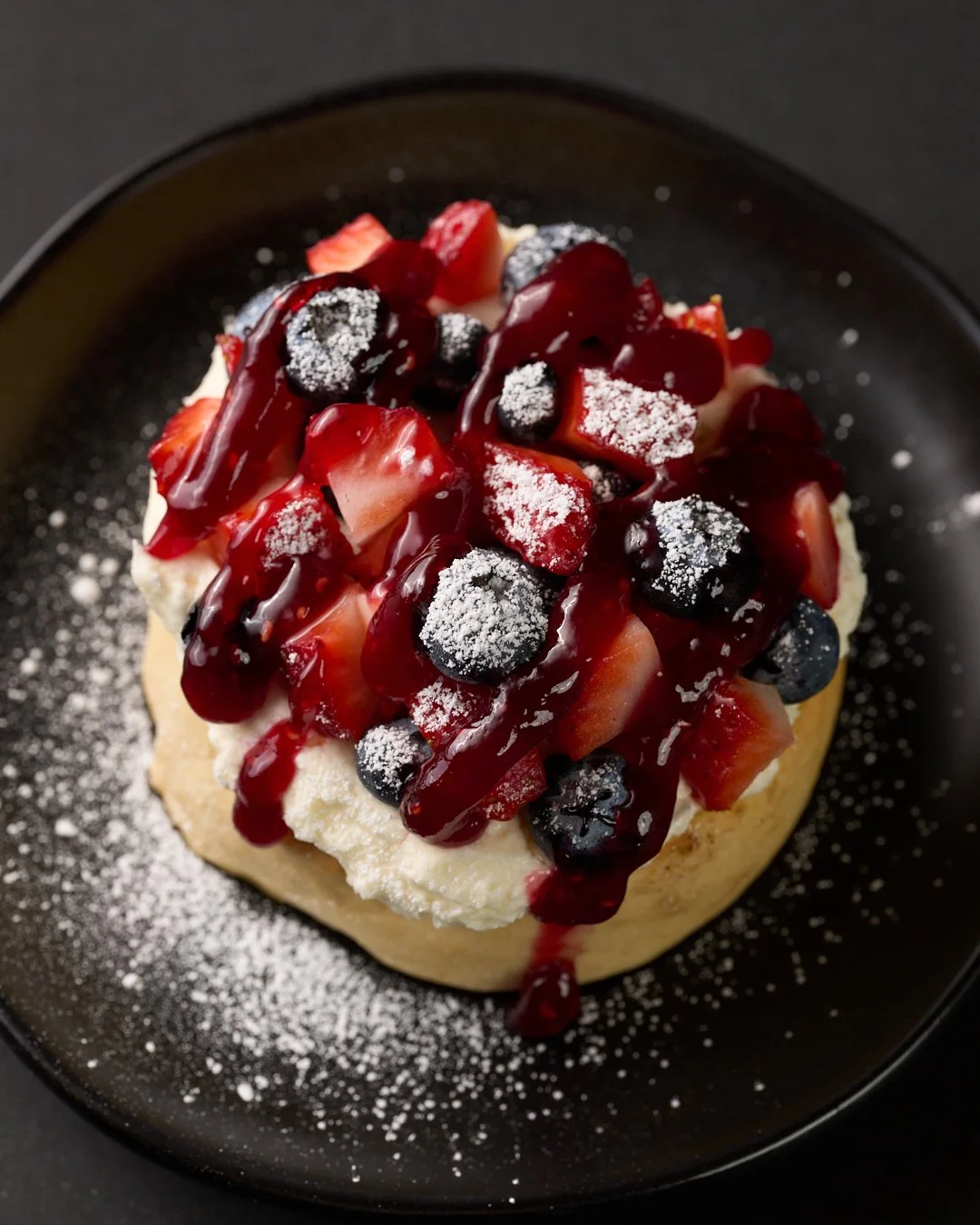 Cinnaholic — Berry topped bon, image 1
